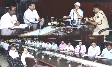 कलेक्टर-एसपी ने ली बैंकर्स की बैठक, कलेक्टर बोले बैंक में बड़ी राशी की लेनदेन की सुचना तत्काल जिला प्रशासन को दे