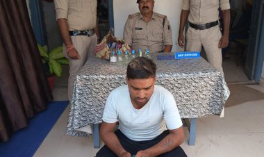 नवीन थाना प्रभारी ने अवैध शराब बिक्री पर कसा शिकंजा, 35 पाव शराब के साथ युवक गिरफ्तार