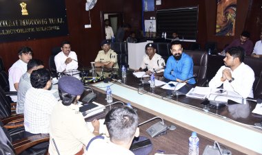 कलेक्टर अवनीश शरण ने रिटर्निग अफसरों की बैठक लेकर की नामांकन तैयारी की समीक्षा, 21अक्टूबर से दूसरे चरण के मतदान के लिए होगा शुरु होगा नामांकन