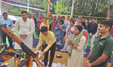 बिलासपुर पुलिस द्वारा पुलिस लाइन और थाना चौकी में किया गया शस्त्रपूजा