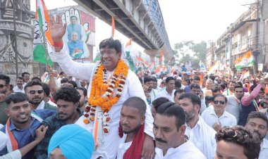 ग्रामीण कांग्रेस प्रत्याशी पंकज शर्मा ने दलबल के साथ भरा नामांकन , दस हजार से अधिक संख्या में कार्यकर्ताओं के साथ पहुंचे कलेक्ट्रेट