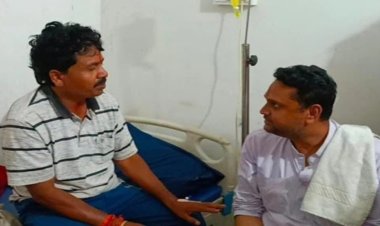 अलग ख़बर: खरसिया भाजपा प्रत्याशी से हॉस्पिटल मिलने पहुंचे मंत्री उमेश पटेल,तबियत बिगड़ने के कारण अस्पताल में भर्ती है बीजेपी प्रत्याशी महेश साहू