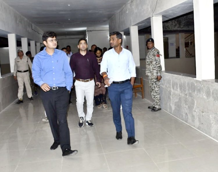 कलेक्टर राहुल देव ने स्ट्राॅंग रूम चातरखार में सुरक्षा व्यवस्था का पुख्ता इंतजाम करने दिए निर्देश