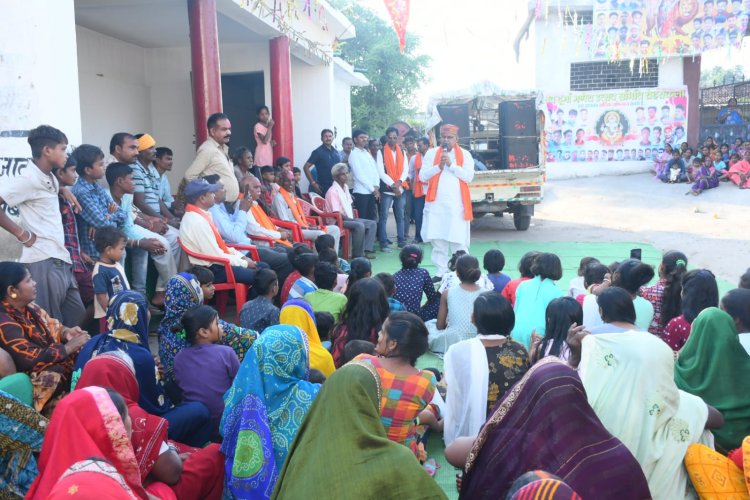 भाजपा प्रत्याशी धरमलाल कौशिक ने पथरिया मंडल के सभी ग्रामों में किया आशीर्वाद यात्रा,कहा छत्तीसगढ़ को बचाना है तो कमल फूल खिलाना होगा