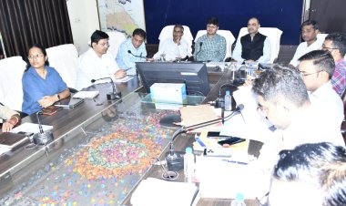 *व्यापक चुनावी तैयारियों के संबंध में प्रेक्षकों ने ली मैराथन बैठक*  *निष्पक्ष चुनाव के लिए आपसी तालमेल एवं सतर्कता से कार्य करने दिए निर्देश