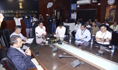 कलेक्टर ने प्रेक्षकों की मौजूदगी में ली प्रत्याशियो की बैठक, आदर्श आचार संहिता का पालन करने दिए निर्देश, कहा तीन बार जांच कराना होगा चुनावी लेखा