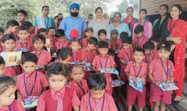 डिप्टी एडवोकेट जनरल हरप्रीत सिंह अहलूवालिया ने 86 बच्चों को बांटा स्टेशनरी का सामान