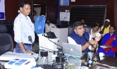 *ईव्हीएम कमीशनिंग का मिला अधिकारियों को प्रशिक्षण*  *स्ट्रांग रूम में आज से शुरू होगी कमीशनिंग