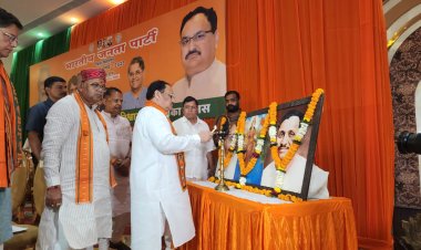 भाजपा के राष्ट्रीय अध्यक्ष पहुंचे बिलासपुर,तिफरा स्थित भवन में ली जिले के सभी विधानसभा के कोर ग्रुप की बैठक