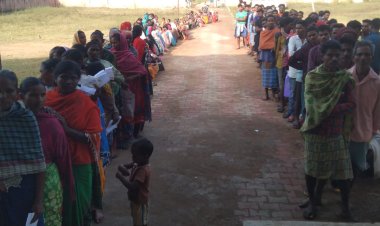 विधानसभा चुनाव 2023:अपने मताधिकार का प्रयोग करने नक्सल प्रभावित क्षेत्रों में दिखा लोगों में भारी उत्साह, देखिए तस्वीरें