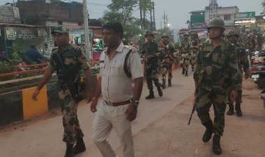 विधानसभा चुनाव को देखते हुए पुलिस ने निकाला फ्लैग मार्च