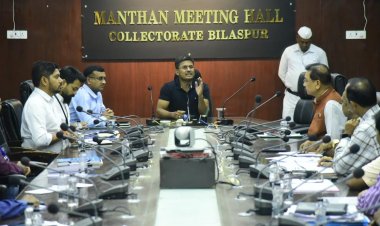 कलेक्टर अवनीश शरण ने ली नोडल अफसरों की आकस्मिक बैठक, कलेक्टर बोले वाहनों की जांच में लाए तेजी, संदिग्ध वाहनों पर कार्यवाही करें,बैंको से लेन देन की रिपोर्ट नहीं मिलने पर जताई नाराजगी