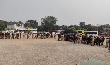 बिलासपुर पुलिस एवं केंद्रीय बलों द्वारा किया गया फ्लैग मार्च* *पुलिस अधीक्षक के निर्देश पर जिला पुलिस बल एवं केंद्रीय बलों की संयुक्त कार्यवाही*