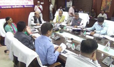 *भारत निर्वाचन आयोग द्वारा नियुक्त विशेष प्रेक्षकों ने की चुनावी तैयारियों की समीक्षा*  *अंतिम समय में जांच एवं कार्रवाई में लाएं तेजी*