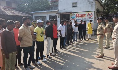 शांतिपूर्ण चुनाव कराने के मद्देनजर बिलासपुर पुलिस ने निकाला निगरानी गुंडे बदमाशो का पैदल मार्च, पुलिस ने भय मुक्त निष्पक्ष मतदान करने का दिया संदेश