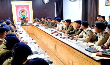 एसपी संतोष सिंह ने ली बिलासागुड़ी में क्राइम मीटिंग, अपराध को लेकर की गई समीक्षा, शांति पूर्ण मतदान करवाने के लिए पुलिस अधिकारियो को दी बधाई