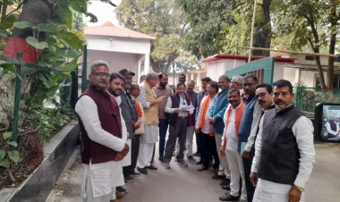 भाजपा का आरोप बेलेट मतपत्रों के 'रखरखाव'में बरती जा रही लापरवाही, बीजेपी प्रत्याशियो के प्रतिनिधि मंडल ने निर्वाचन अधिकारी को सौंपा ज्ञापन