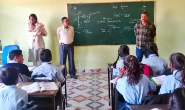 *स्कूल में अनुपस्थित पाए गए शिक्षकों को कारण बताओ नोटिस जारी*