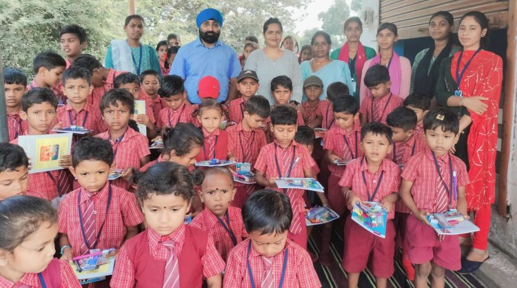 डिप्टी एडवोकेट जनरल हरप्रीत सिंह अहलूवालिया ने 86 बच्चों को बांटा स्टेशनरी का सामान