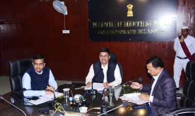 कलेक्टर अवनीश शरण ने साप्ताहिक बैठक में कहा योजनाओं के क्रियान्वयन में किसी प्रकार की कोताही बर्दाश्त नहीं की जाएगी,जनदर्शन एवं टीएल बैठक अब हर सोमवार को होगी, अवैध आहतो चखना सेंटरों पर कार्रवाई रहेंगी लगातार जारी