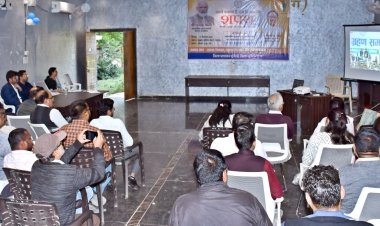 *मुख्यमंत्री विष्णुदेव साय ने ली पद एवं गोपनीयता की शपथ*  *मुंगेली जिला कलेक्टोरेट स्थित जनदर्शन कक्ष में वर्चुअल कार्यक्रम का हुआ आयोजन