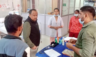 *मुख्य चिकित्सा एवं स्वास्थ्य अधिकारी ने जिला चिकित्सालय का किया निरीक्षण*  *अनुपस्थित चिकित्सक तथा स्टाॅफ को कारण बताओ नोटिस जारी करने के निर्देश