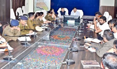 *लालपुर थाना व अमरटापू धाम में कार्यक्रम को लेकर अधिकारियों को सौंपी जिम्मेदारी