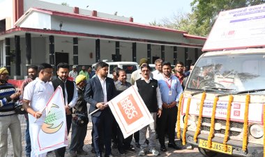 फसल बीमा रथ को जिला पंचायत सीईओ ने दिखाई हरी झंडी, रबी फसल बीमा कराने की अंतिम तिथि 31दिसंबर तक