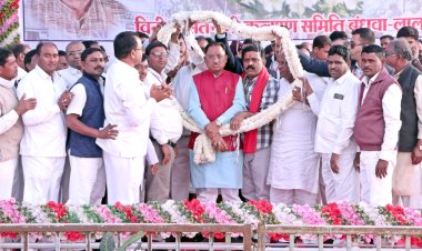 *मुख्यमंत्री विष्णु देव साय लालपुर धाम में गुरू घासीदास जयंती समारोह में हुए शामिल*  *मंदिर और जैतखाम की पूजा-अर्चना कर प्रदेश की खुशहाली और समृद्धि की कामना की*