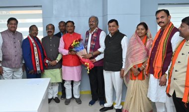 मंत्रालय पहुंचकर सभी मंत्रियों ने की विष्णु देव साय से मुलाकात जल्द दिए जाएंगे सभी मंत्रियों को विभाग