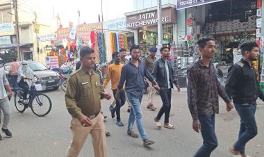 शिव टॉकीज चौक के पास दो पक्षों के युवकों में जमकर मारपीट,विडियो के आधार पर 9 आरोपी गिरफ्तार,पुलिस ने निकाला आरोपियों का जुलूस