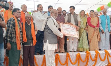 सुशासन दिवस पर किसानो को मिली बकाया बोनस की राशि