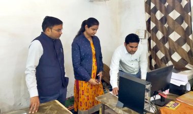 *अपर कलेक्टर ने किया तहसील कार्यालय पथरिया का निरीक्षण*  *लंबित प्रकरणों को समय-सीमा में निराकरण करने के दिए निर्देश