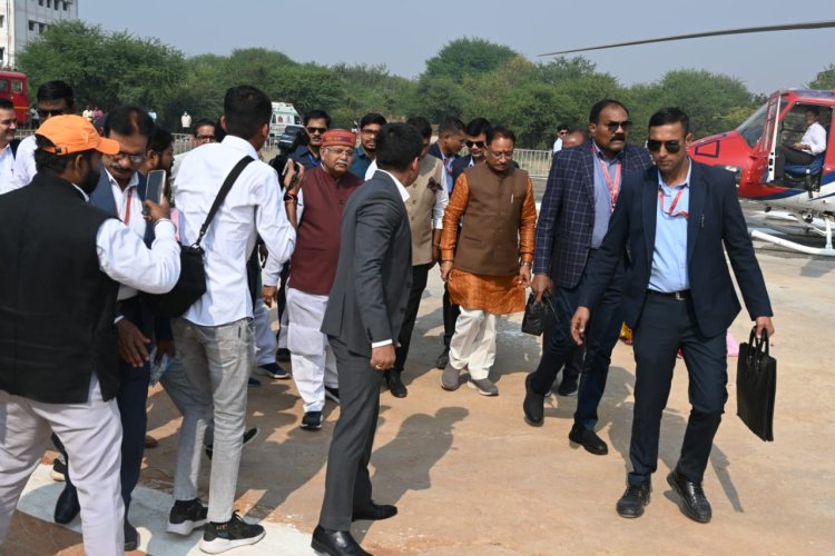 मुख्यमंत्री विष्णु देव साय अटल बिहारी वाजपेई विश्वविद्यालय में आयोजित कार्यक्रम में शामिल होने पहुंचे बिलासपुर, हेलीपैड पर हुआ स्वागत,विश्वविद्यालय परिसर में स्व अटल बिहारी वाजपेई की प्रतिमा पर किया माल्यार्पण