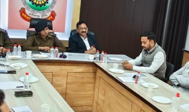 देश भर हो रहे ट्रक ड्राइवरों की हड़ताल को लेकर जिला प्रशासन ने ली ट्रक एसोसिएशन की बैठक,अफवाहों से दूर रहने की दी समझाइश,