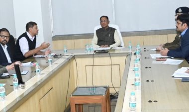सीएम ने ली कलेक्टर एसपी की हाई लेवल मीटिंग,बोले किसी भी सूरत में बिगड़नी नहीं चाहिए प्रदेश में लॉ एंड ऑर्डर,अफवाह फैलाने वालों पर करे सख़्त कार्यवाही