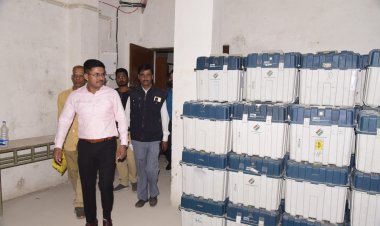 कलेक्टर ने किया ईवीएम गोदाम का निरीक्षण