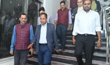 नव पदस्थ कलेक्टर डा गौरव कुमार सिंह ने किया निर्माणाधीन स्मार्ट रीडिंग रूम का निरीक्षण