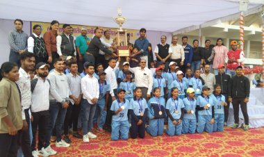 राष्ट्रीय शालेय क्रीड़ा प्रतियोगिता का हुआ समापन, पुलिस अधीक्षक संतोष सिंह ने किया विजेता टीम को पुरुस्कृत