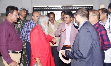 कलेक्टर ने किया सिम्स अस्पताल का निरीक्षण,सामने बेतरतीब खड़े निजी एंबुलेंस को हटाने दीए निर्देश