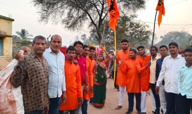 *गाजे बाजे एवं आतिशबाजी के साथ निकाली गई भव्य कलश यात्रा