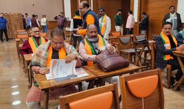 नई दिल्ली में आयोजित हुई भाजपा  कलस्टर प्रभारियों की बैठक, लोकसभा प्रभारी के रूप में विधायक अमर अग्रवाल हुए शामिल