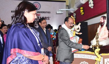 सीयू में दो दिवसीय कुलपति समागम समारोह के समापन अवसर पर बोले डिप्टी सीएम अरूण साव,भारत में विश्व गुरू बनने की क्षमता