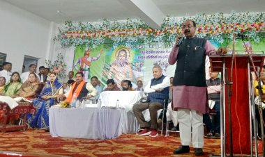 *उप मुख्यमंत्री अरुण साव गुरु घासीदास जयंती महोत्सव में हुए शामिल*  *सीसी रोड निर्माण के लिए की 06 लाख रुपए की घोषणा