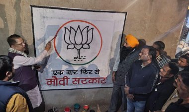 मिशन लोकसभा:विधायक अमर अग्रवाल ने पोलिंग बूथ की दीवार पर बनाया कमल, एक बार फिर मोदी सरकार का लिखा स्लोगन, पूर्व मंत्री का पश्चिम मंडल में किया गया सम्मान