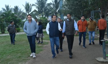 नगरीय प्रशासन विभाग के संचालक कुंदन कुमार, रायपुर कलेक्टर, नगर निगम कमिश्नर के साथ घनी बस्तियों का किया निरीक्षण भ्रमण