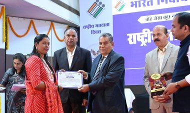 लोकतंत्र की सफलता में मतदाताओं की भूमिका अहम - न्यायमूर्ति टी पी शर्मा