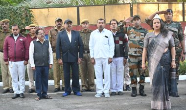 संभाग आयुक्त कार्यालय में कमिश्नर शिखा राजपूत तिवारी ने किया ध्वजारोहण