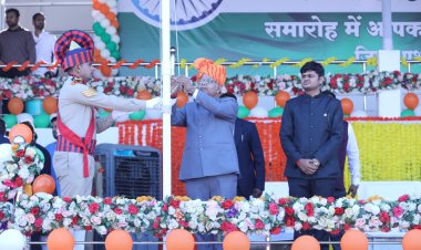 मुंगेली में बिल्हा विधायक धरमलाल कौशिक ने किया ध्वजारोहण,शहीदों के परिजनों को किया गया सम्मानित, उत्कृष्ट कार्य के लिए अधिकारी-कर्मचारी को दिए प्रशस्ति पत्र,सांस्कृतिक कार्यक्रम का हुआ आयोजन-देखिए तस्वीरें