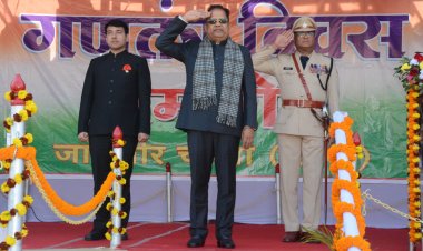 विधायक अमर अग्रवाल ने जांजगीर में ध्वजारोहण कर परेड की सलामी ली, गणतंत्र दिवस के मौके पर मुख्यमंत्री के संदेश का किया वचन,